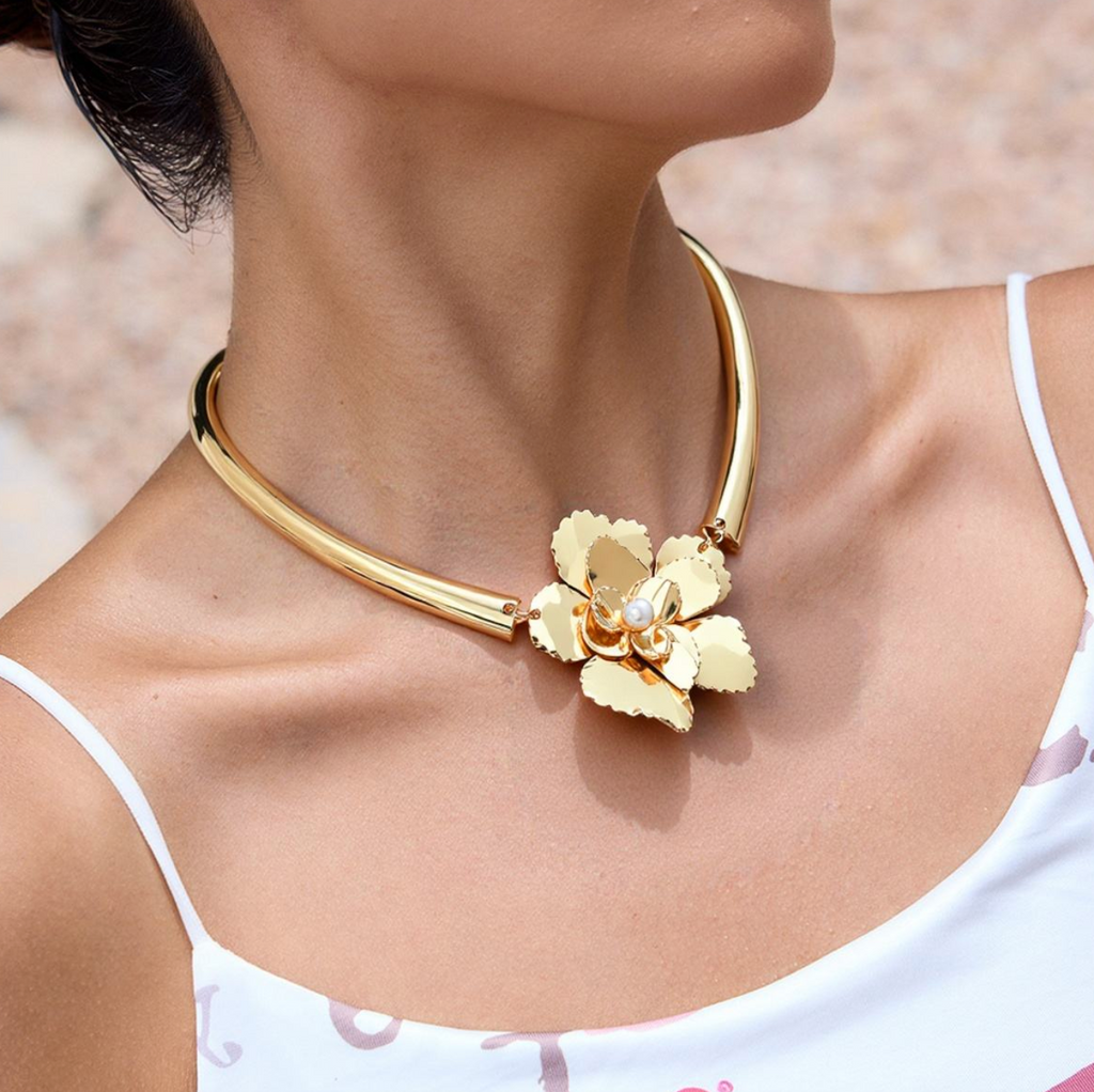 Rosalie Pearl Bloom Necklace – Vintage-Inspired Floral Statement Jewelry