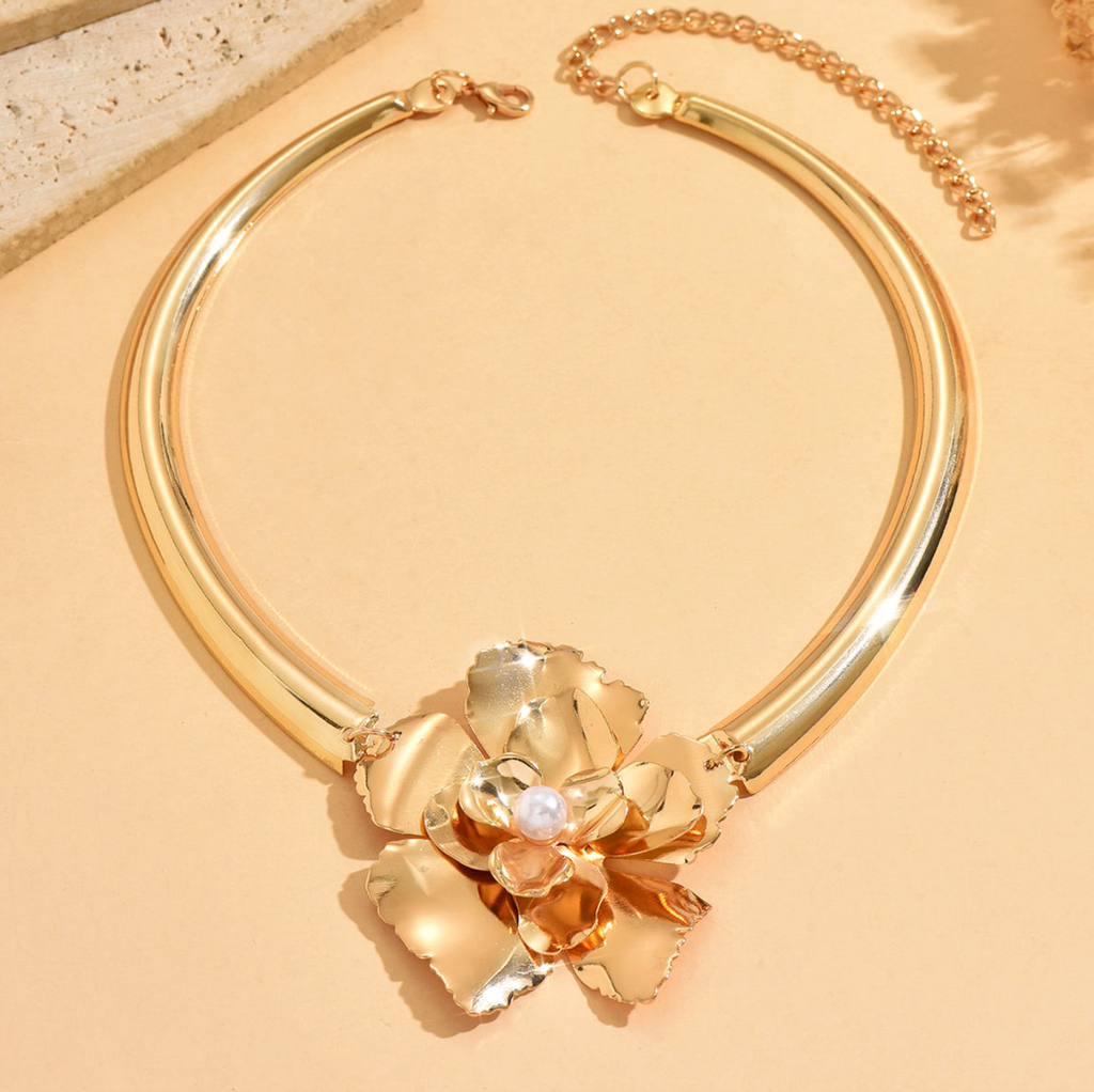 Rosalie Pearl Bloom Necklace – Vintage-Inspired Floral Statement Jewelry