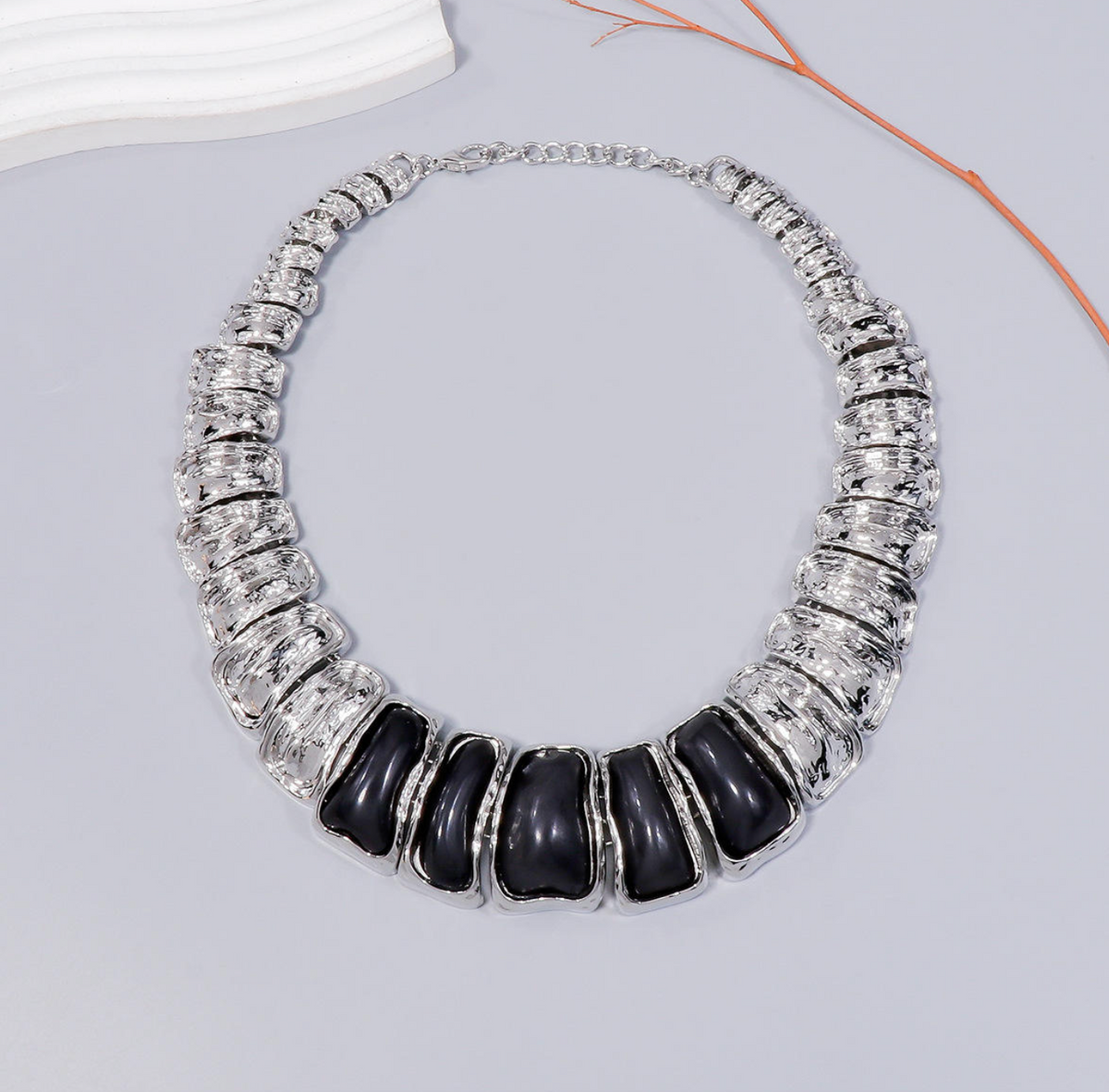 Jachon Vintage Choker – Retro-Inspired Bold Statement Necklace